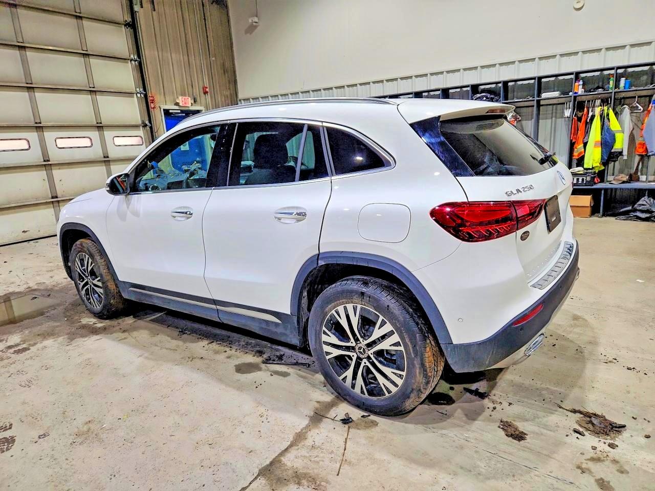 2025 Mercedes-Benz Gla-class VIN W1N4N4HB1SJ705525 photo 2