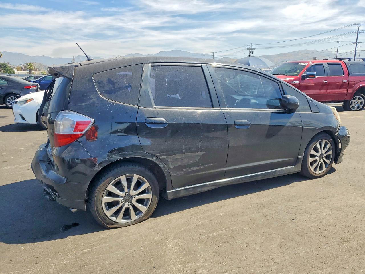 2013 Honda Fit VIN JHMGE8H57DC041002 photo 3