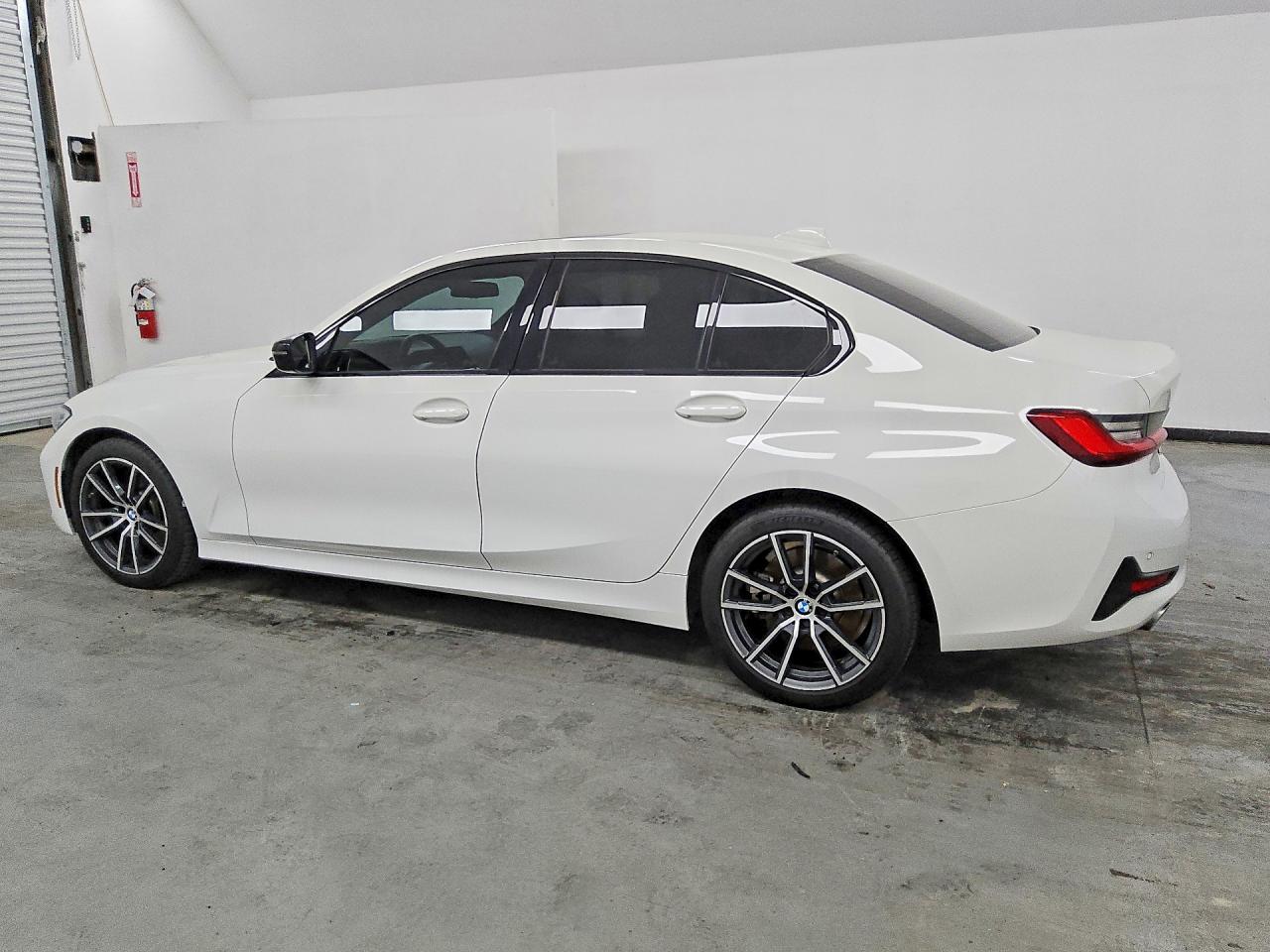 2020 BMW 3 series VIN 3MW5R1J02L8B35035 photo 2