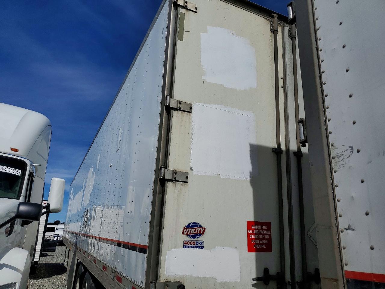 2015 UTILITY All models VIN 1UYVS253XFP089348 photo 3
