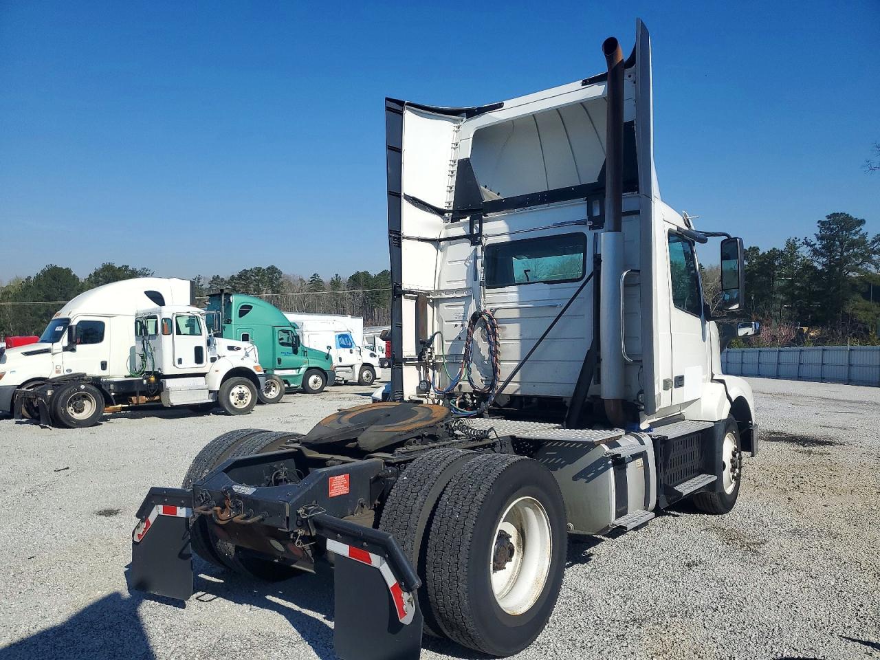 2017 Volvo Vn VIN 4V4N39TG7HN988035 photo 4