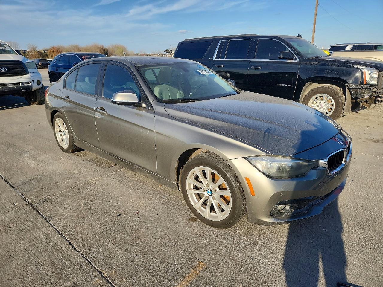 2017 BMW 3 series VIN WBA8E1G58HNU13968 photo 4