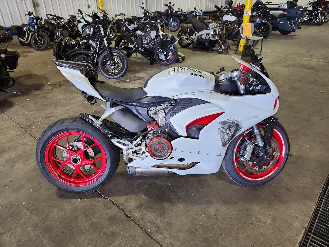 2021 Ducati Panigale VIN ZDMHAATW1MB002988 photo 1