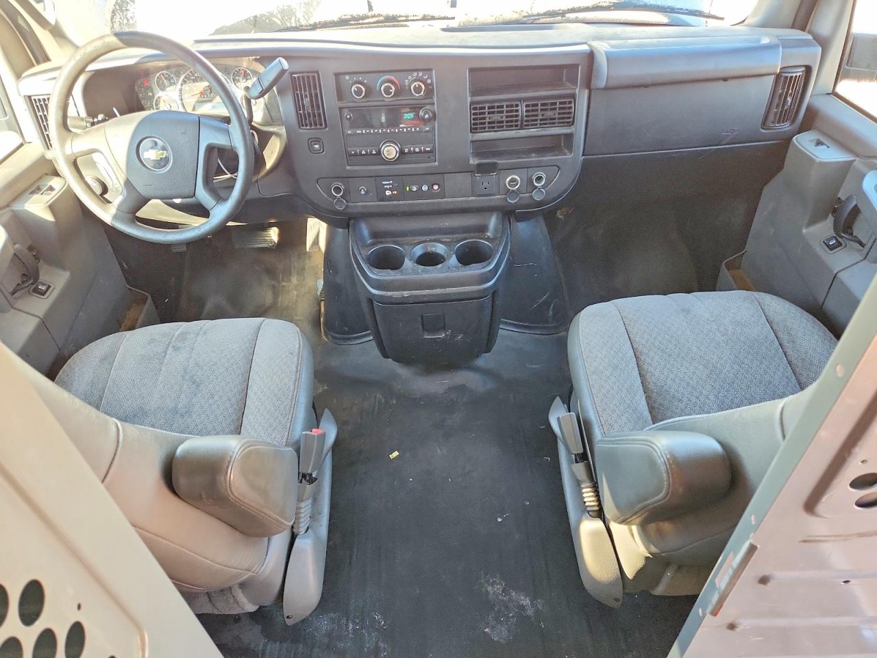 2018 CHEVY Express g VIN 1GCWGBFGXJ1339785 photo 8