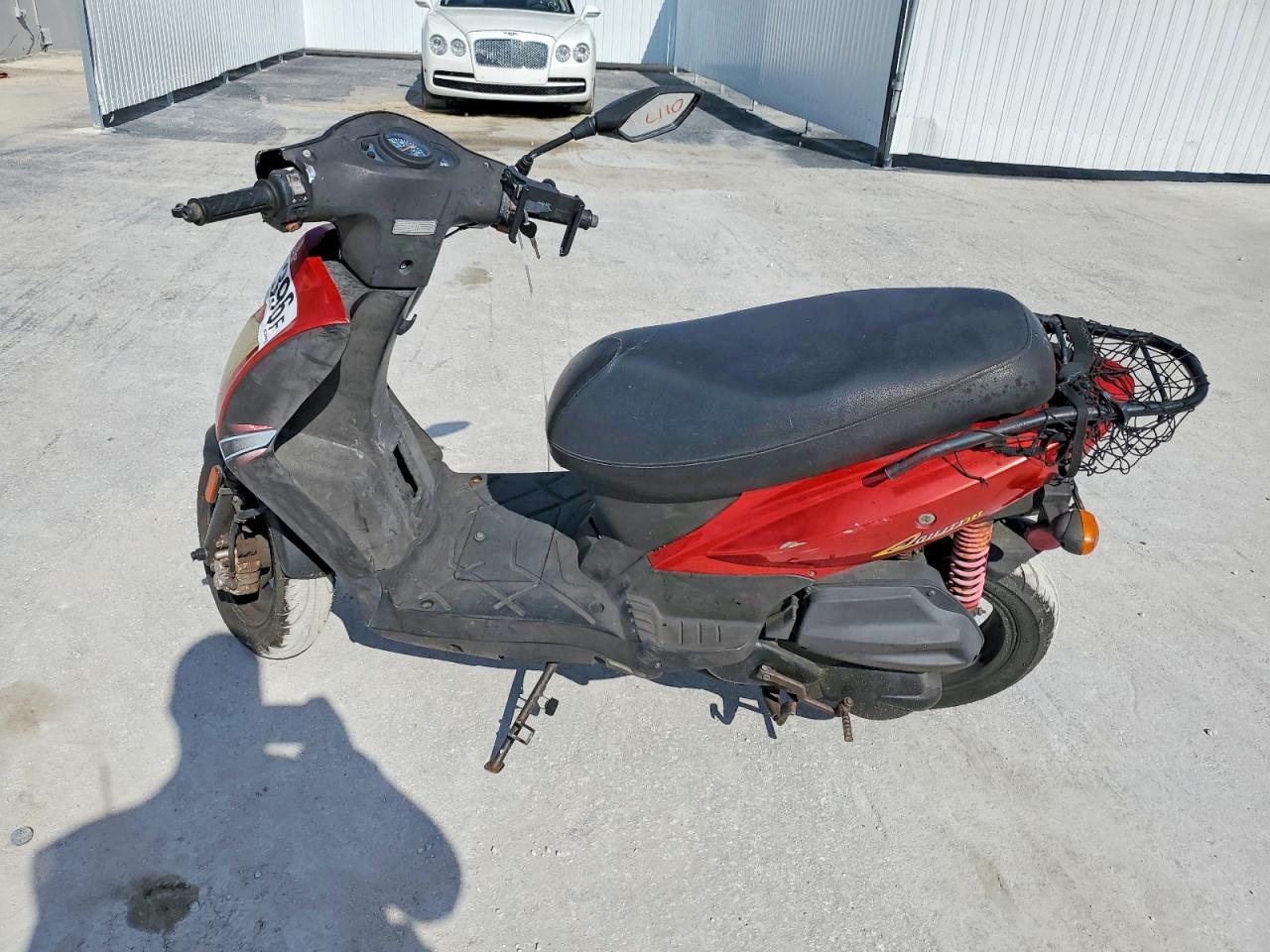 2012 KYMCO Agility VIN LC2U6G10XCC000417 photo 3