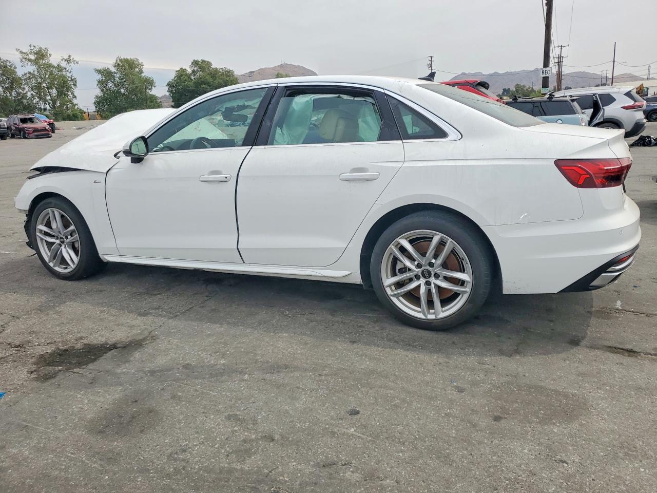 2024 Audi A4 VIN WAUEAAF42RN006754 photo 2