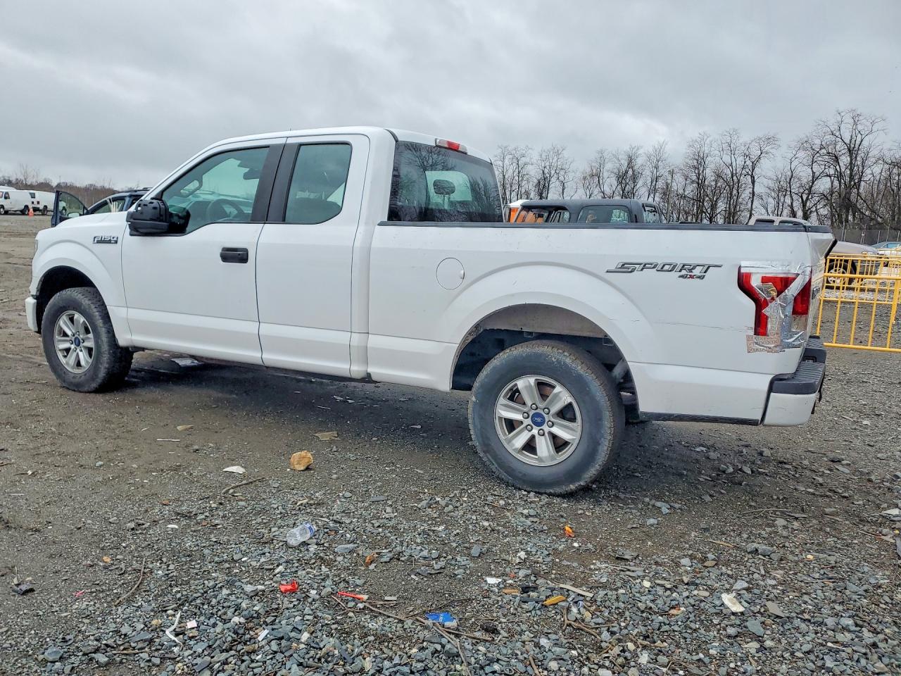 2017 Ford F150 VIN 1FTEX1E83HKD27532 photo 2
