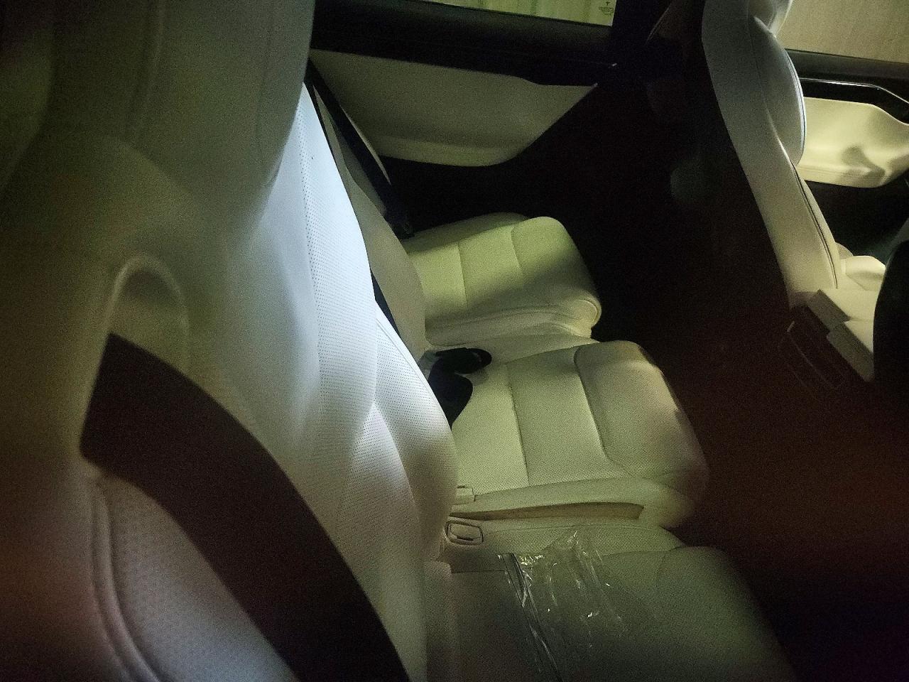 2016 Tesla Model x VIN 5YJXCAE22GF029310 photo 11
