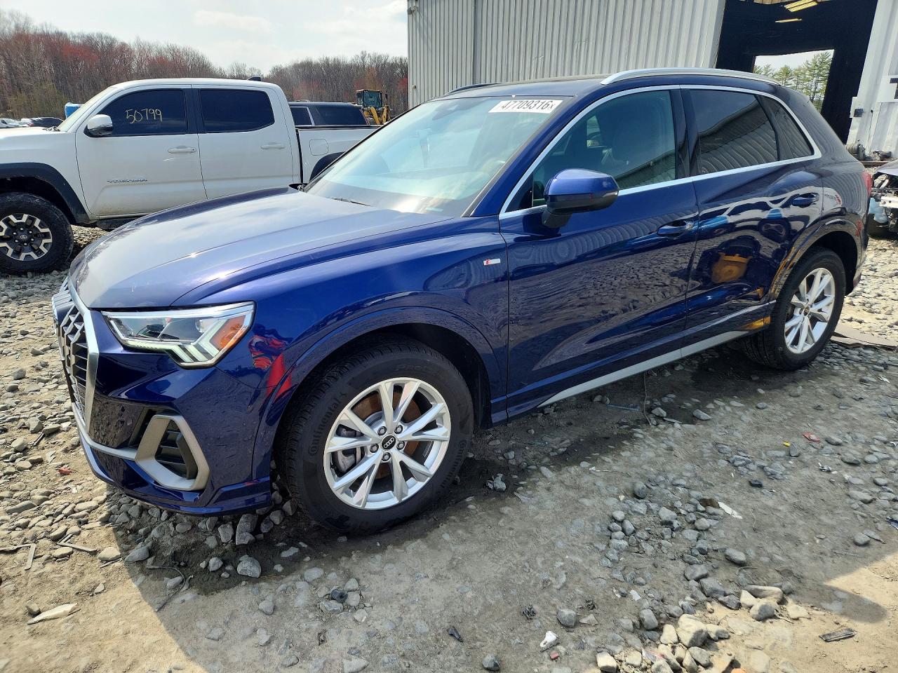 2023 Audi Q3 VIN WA1EECF37P1022540 photo 1