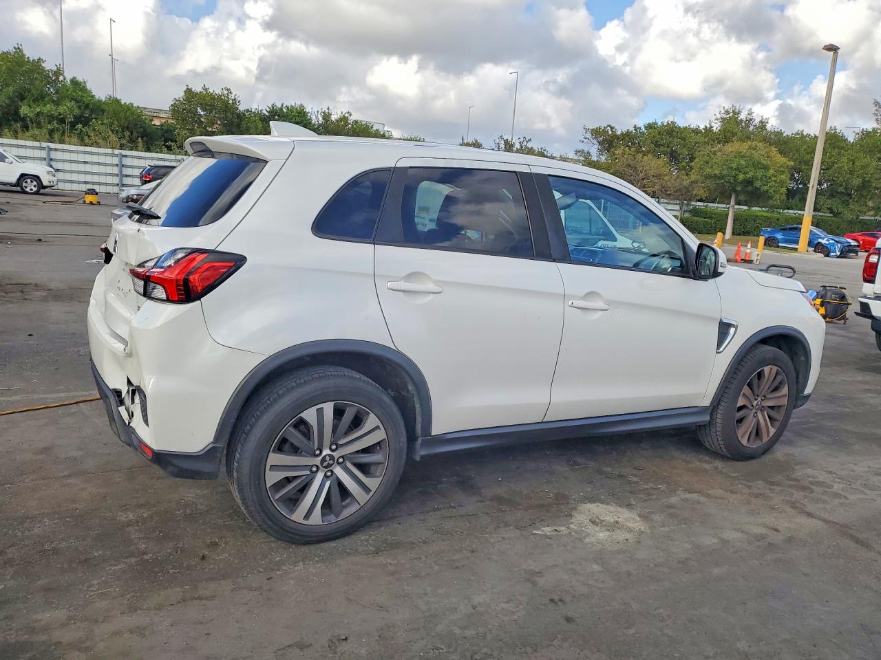 2021 Mitsubishi Outlander sport VIN JA4APVAU7MU011827 photo 3