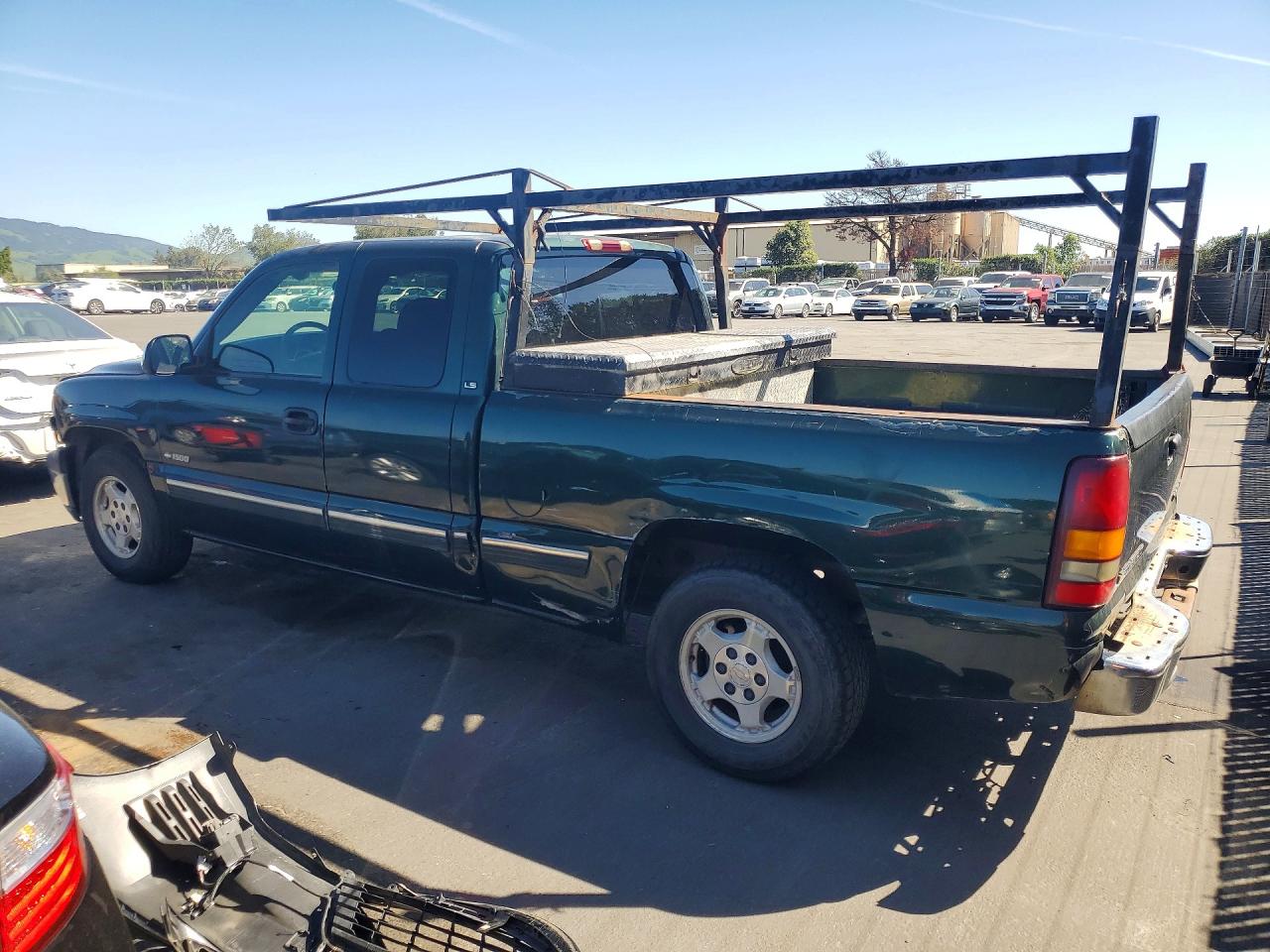 2002 Chevrolet Silverado VIN 2GCEC19V521223630 photo 2