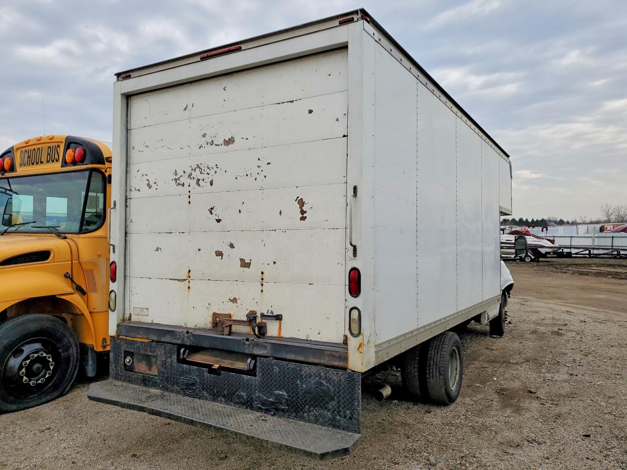 2005 CHEVROLET Express VIN 1GBJG31U451165686 photo 3