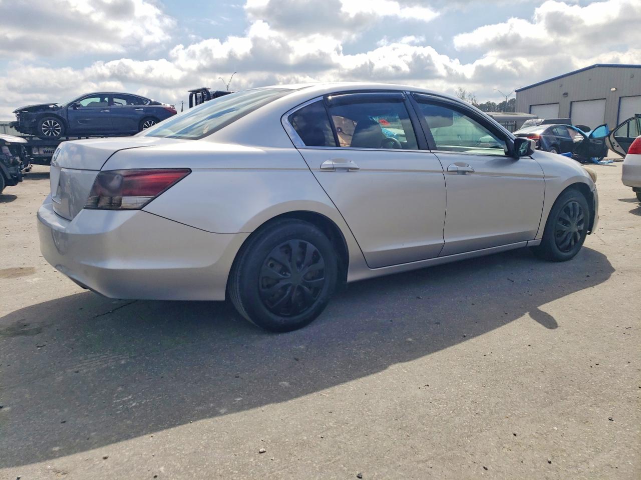 2009 Honda Accord lx VIN 1HGCP26309A138362 photo 3