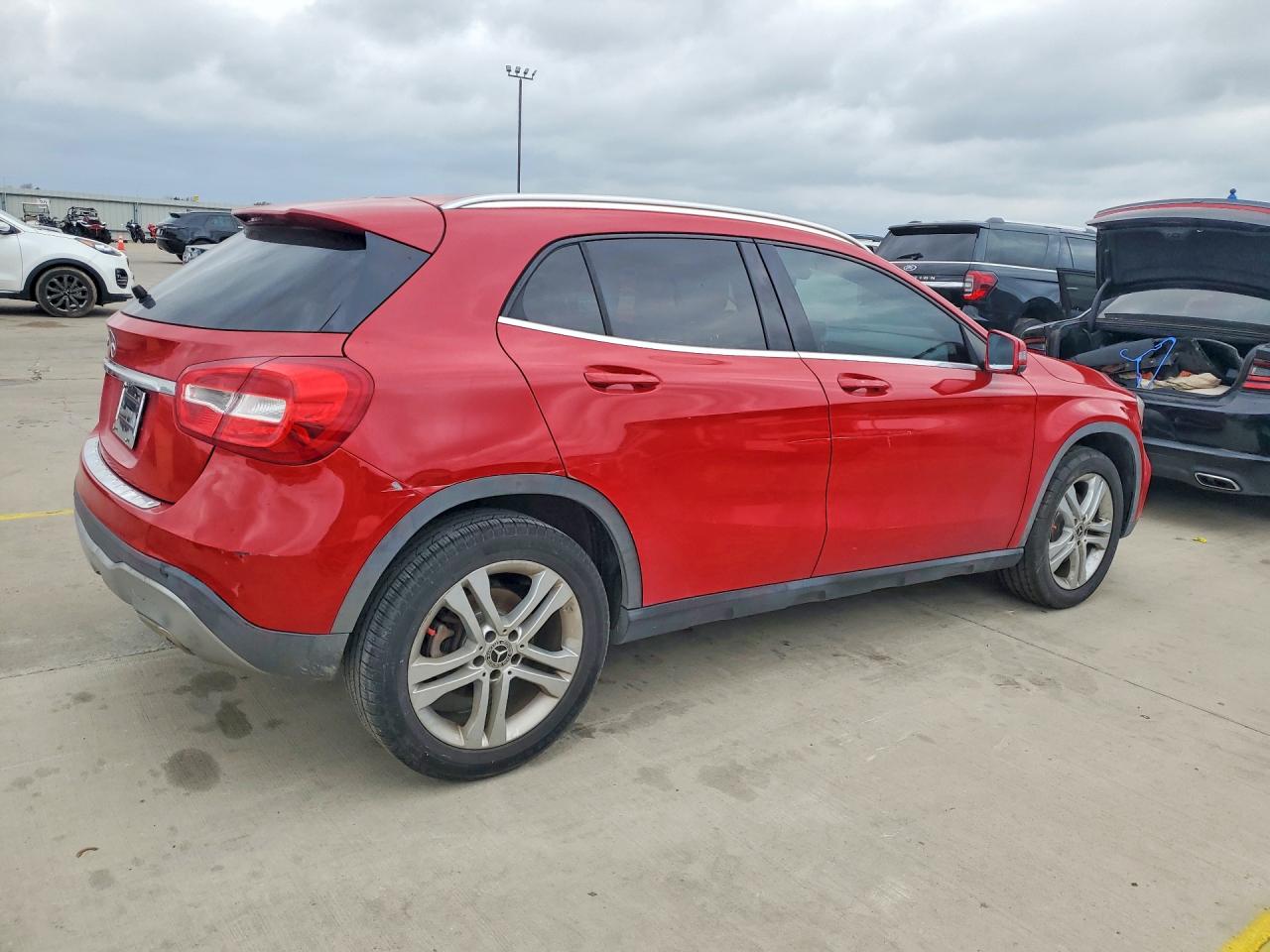 2018 Mercedes-Benz Gla-class VIN WDCTG4EB1JJ479027 photo 3