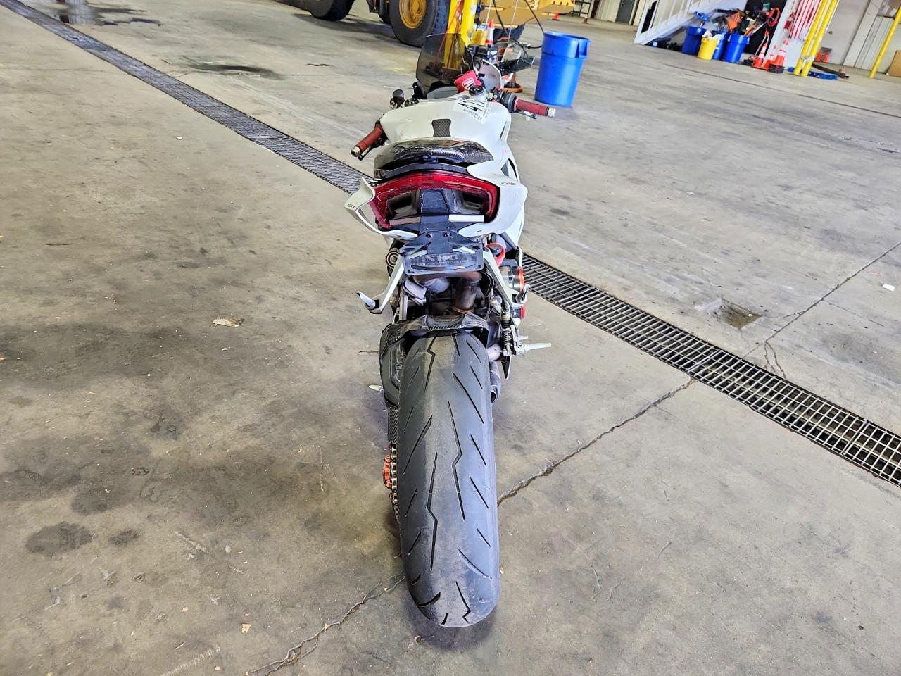 2021 Ducati Panigale VIN ZDMHAATW1MB002988 photo 4