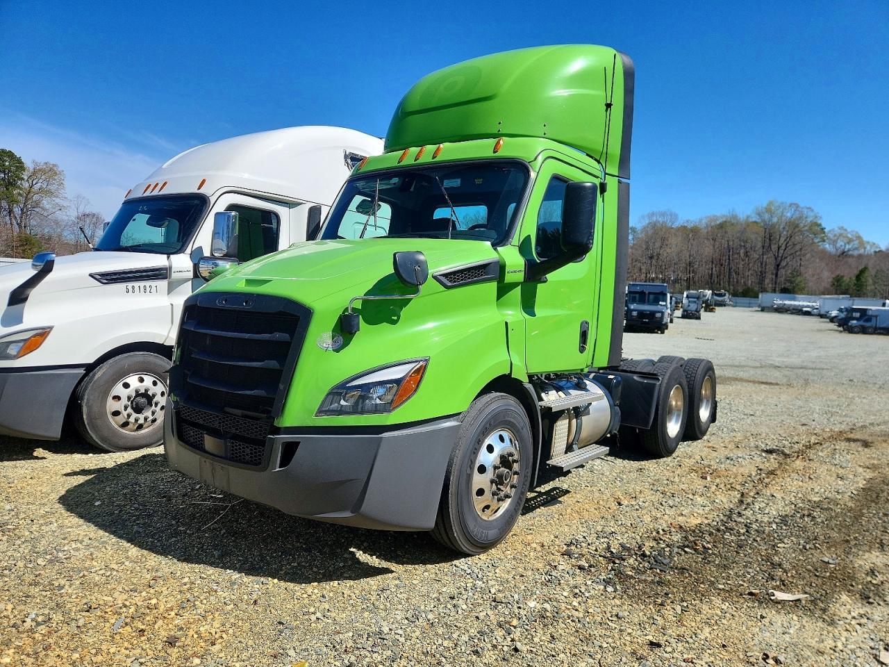 2020 FREIGHTLINER All models VIN 1FUJHTDV7LLLC2050 photo 2