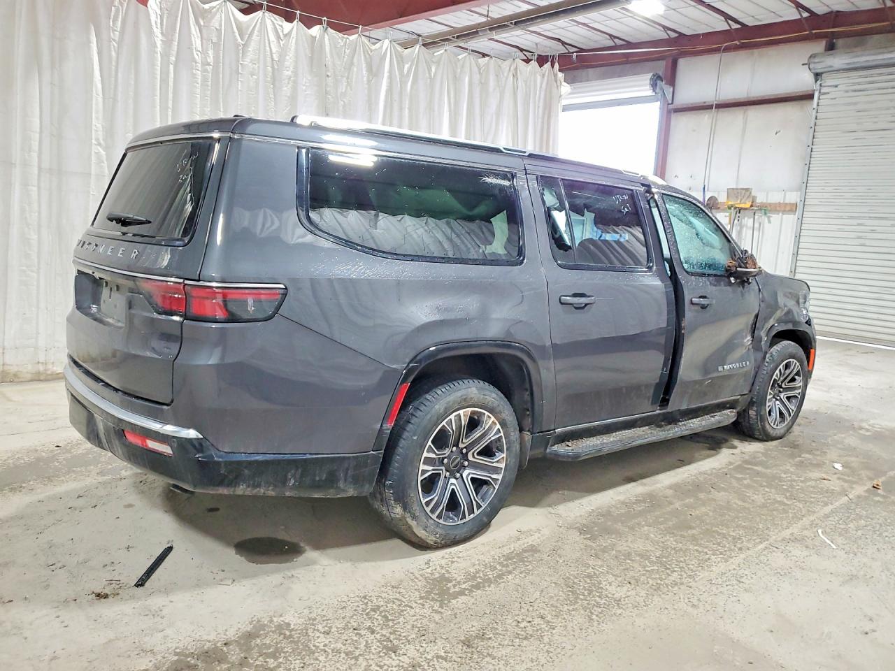 2025 Jeep Wagoneer VIN 1C4SJSBP6SS524028 photo 3