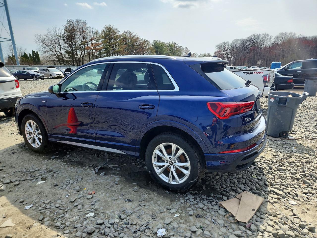 2023 Audi Q3 VIN WA1EECF37P1022540 photo 2