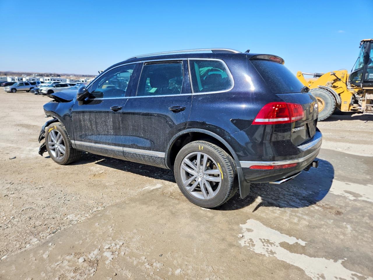 2016 Volkswagen Touareg td VIN WVGEP9BPXGD003633 photo 2