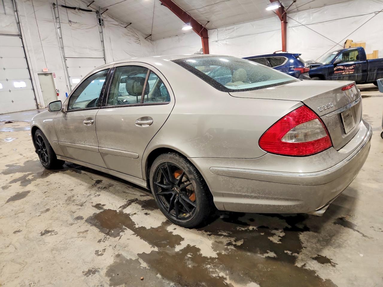2009 MERCEDES E-class VIN WDBUF87X89B436838 photo 2