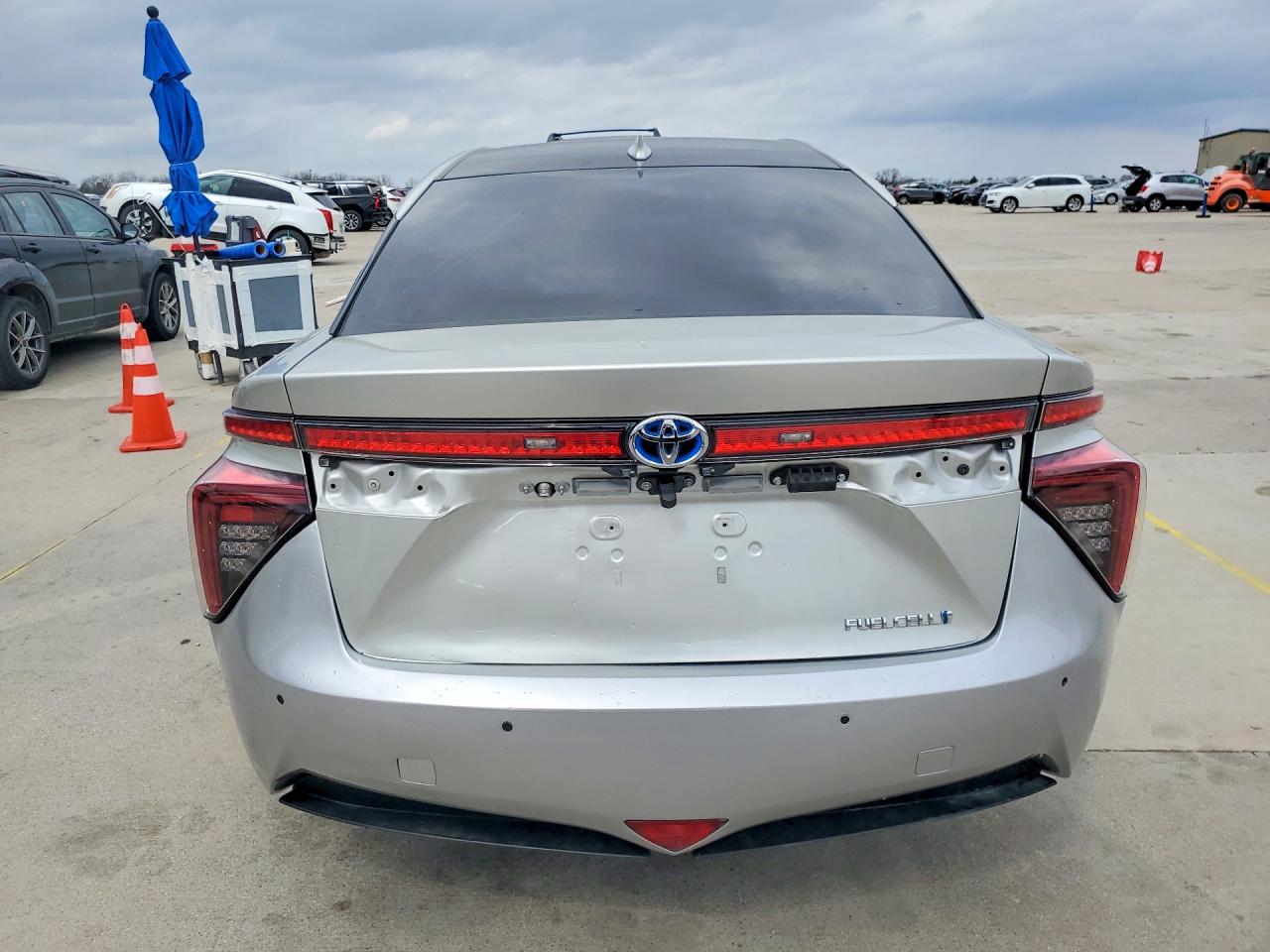 2019 Toyota Mirai base VIN JTDBVRBDXKA007713 photo 6
