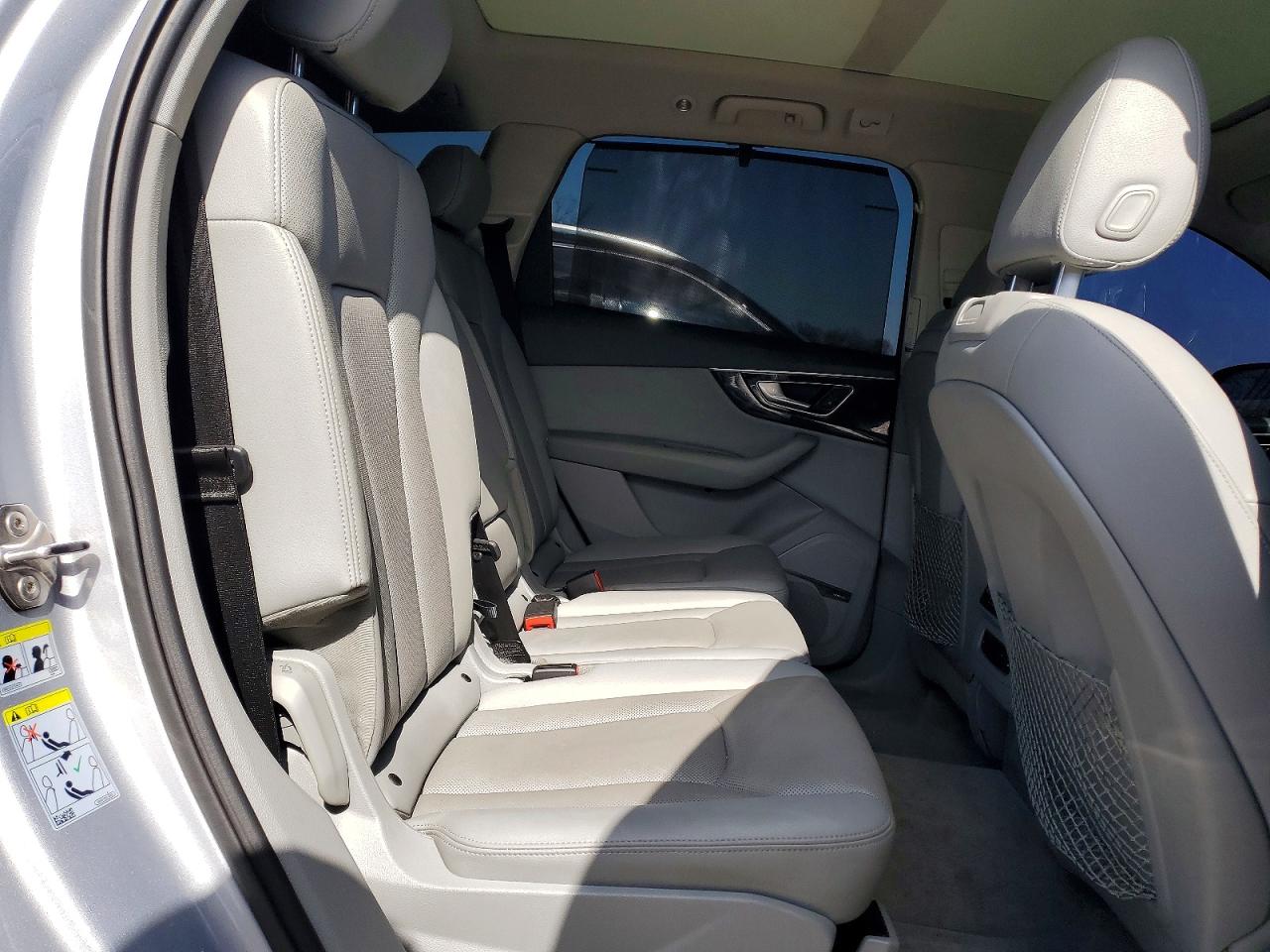 2018 Audi Q7 VIN WA1LAAF72JD015950 photo 11