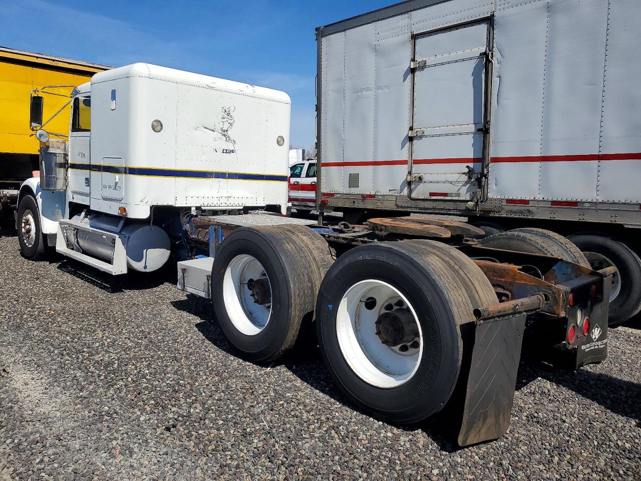 2000 FREIGHTLINER All other VIN 1FVNDXYB1YPF59320 photo 3