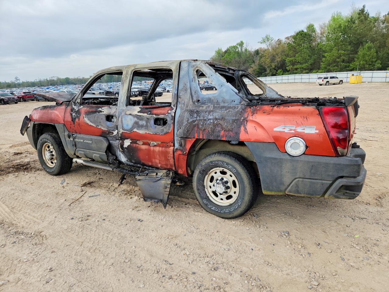 2003 Chevrolet Avalanche VIN 3GNGK23GX3G302061 photo 2