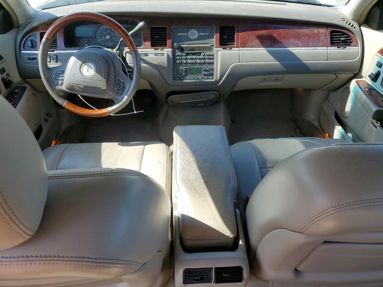 2003 Lincoln Towncar VIN 1LNHM82W53Y632078 photo 8