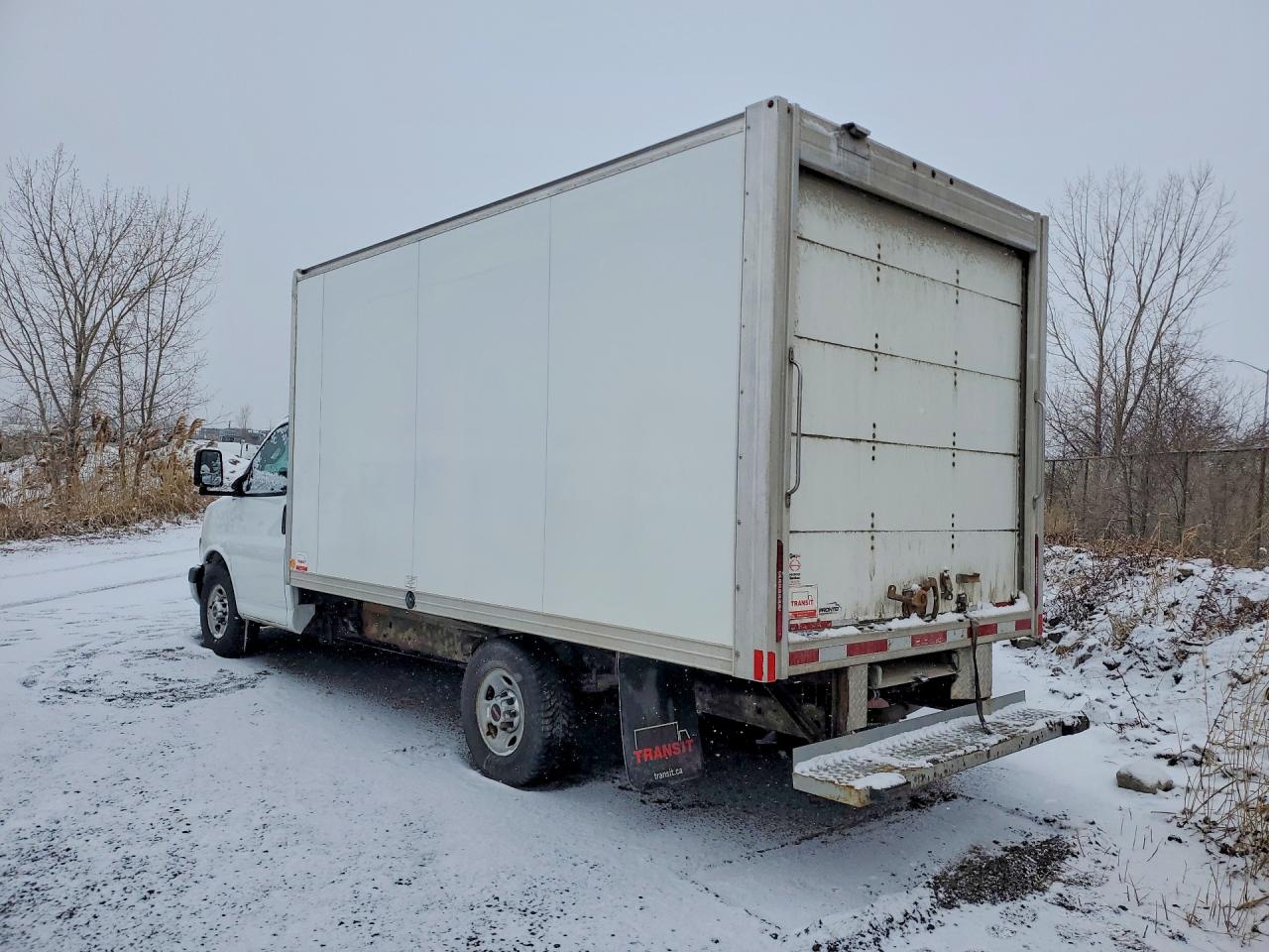 2018 GMC Savana VIN 7GZ07SFG6JN000264 photo 2