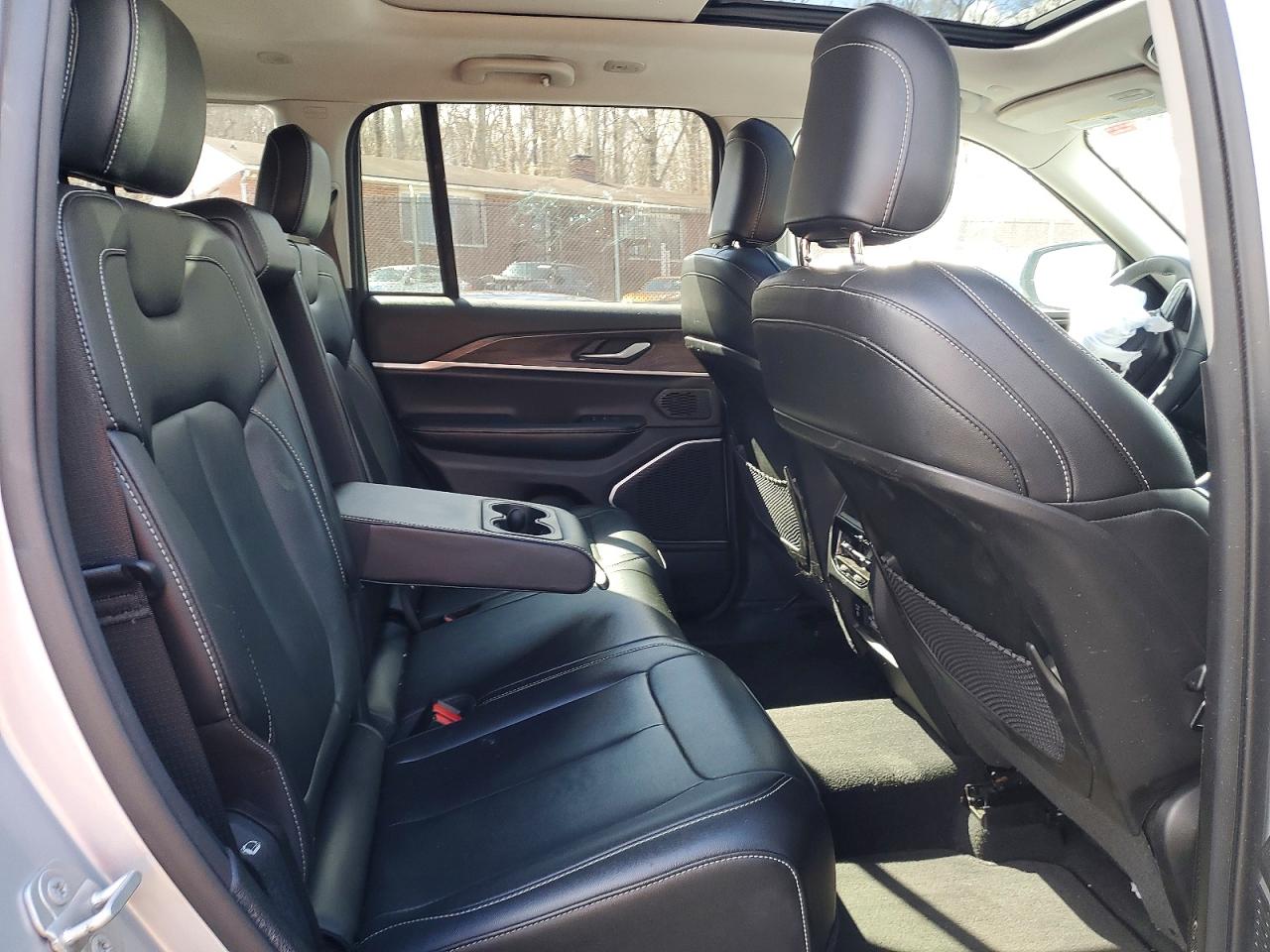 2023 Jeep Cherokee VIN 1C4RJYB60PC626080 photo 10