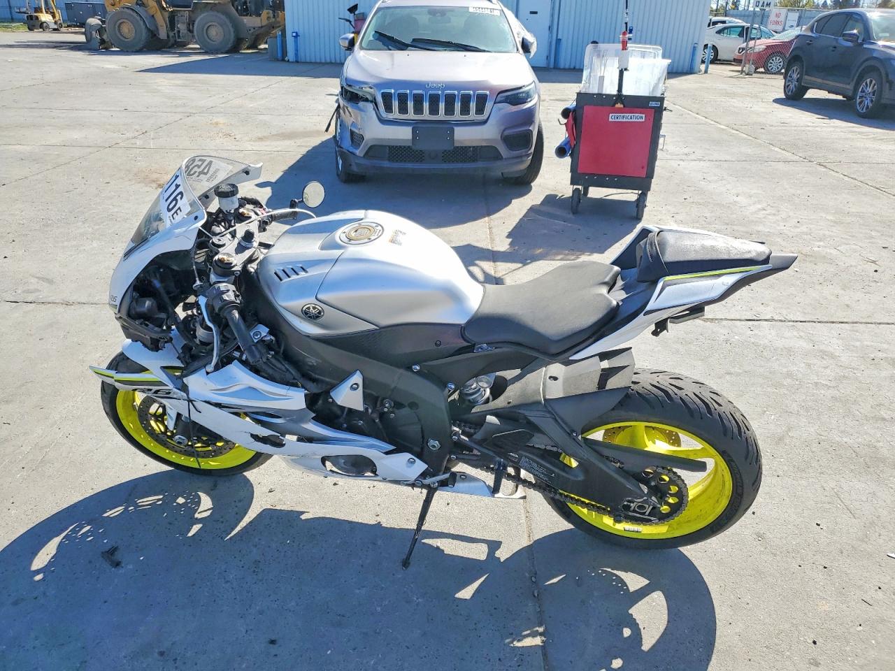 2017 YAMA Yzf600 VIN JYARJ28E0HA000565 photo 3