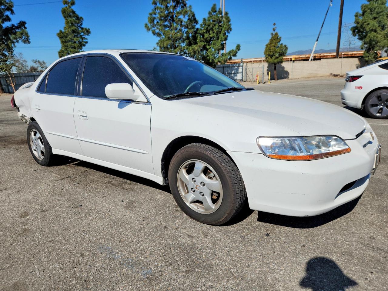 1998 HOND Accord VIN 1HGCG6675WA196151 photo 4