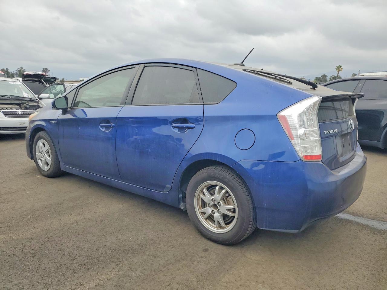 2011 TOYT Prius VIN JTDKN3DU5B0250815 photo 2