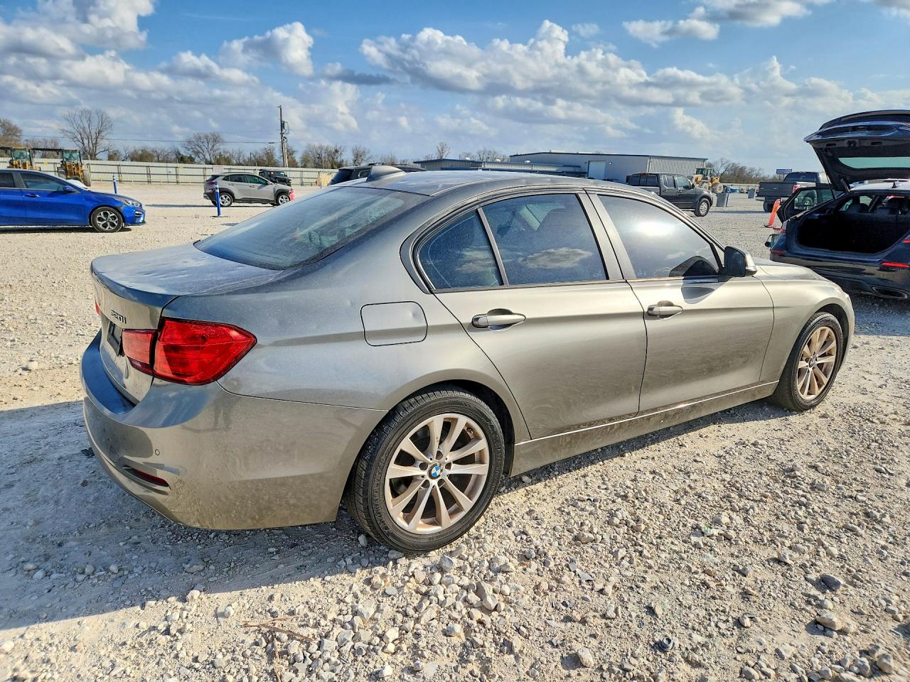 2017 BMW 3 series VIN WBA8E1G57HNU14917 photo 3