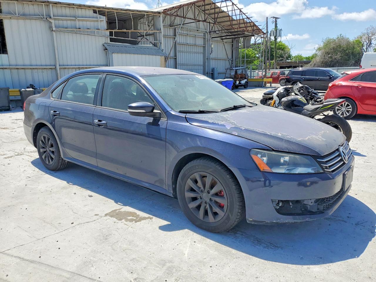 2015 Volkswagen Passat s VIN 1VWAT7A33FC041529 photo 4