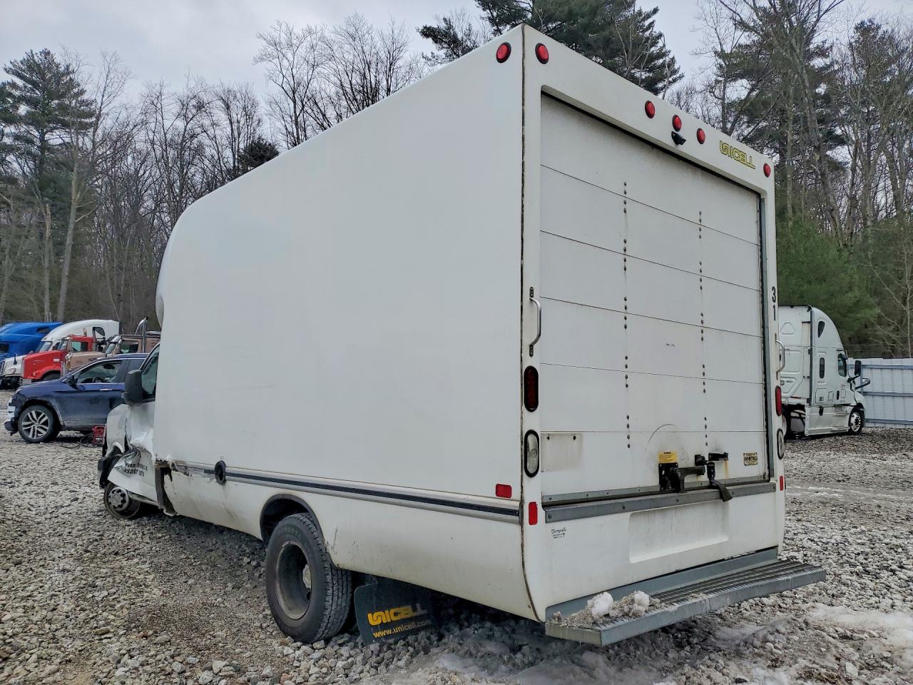 2018 CHEV Express VIN 1GB3GSCGXJ1285545 photo 2