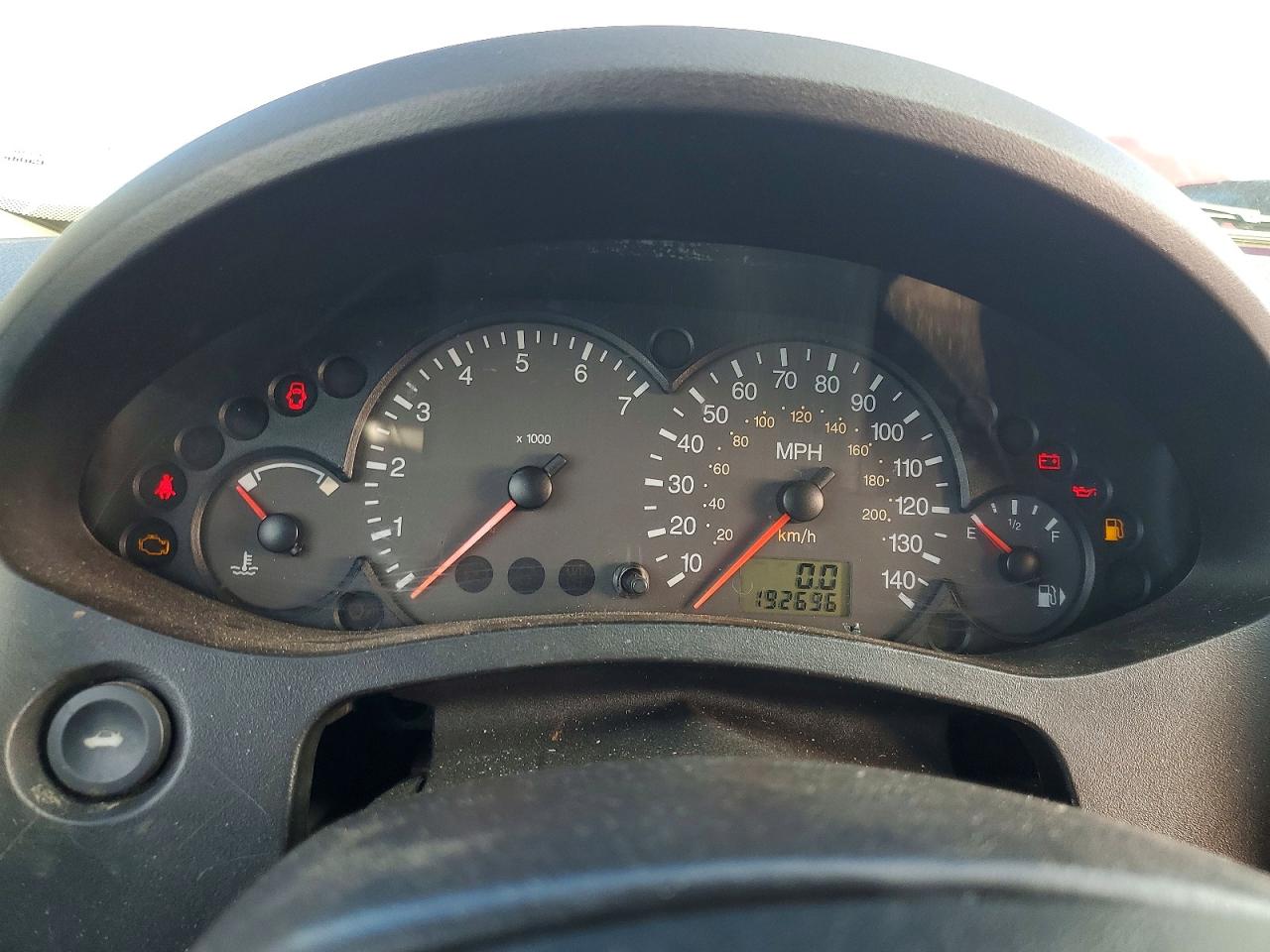 2005 Ford Focus VIN 3FAFP37NX5R150378 photo 9