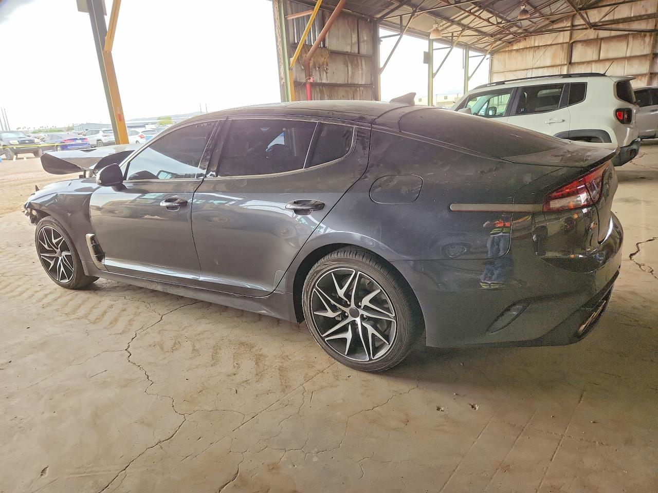 2022 Kia Stinger VIN KNAE35LDXN6105607 photo 2