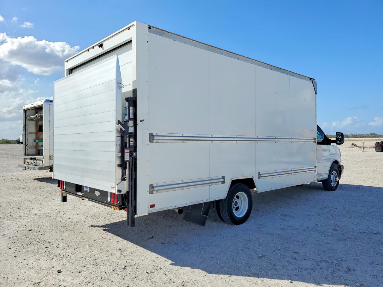 2020 GMC Savana VIN 7GZ37TCG0LN003400 photo 3