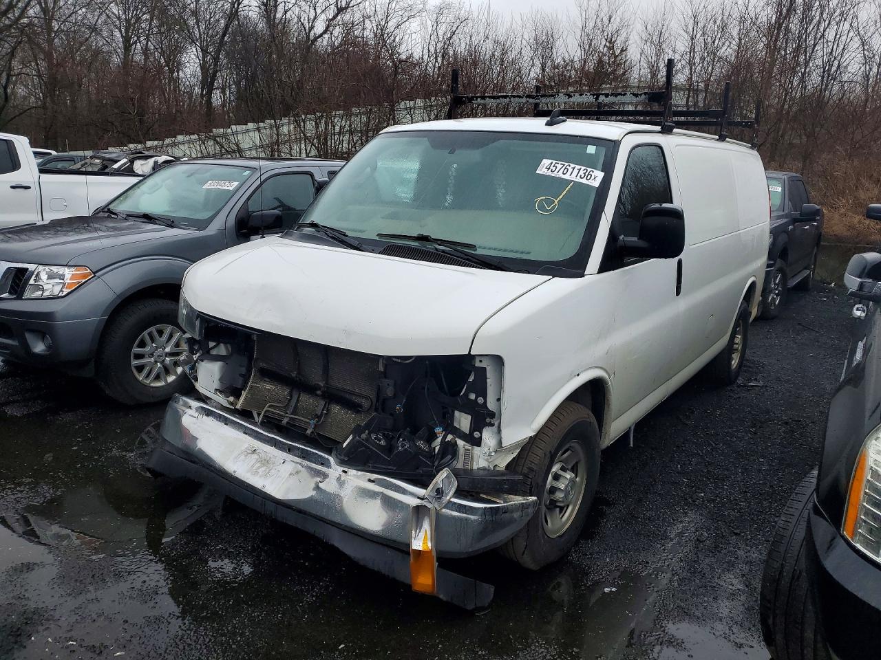 2018 CHEV Express VIN 1GCWGAFB7J1345722 photo 1
