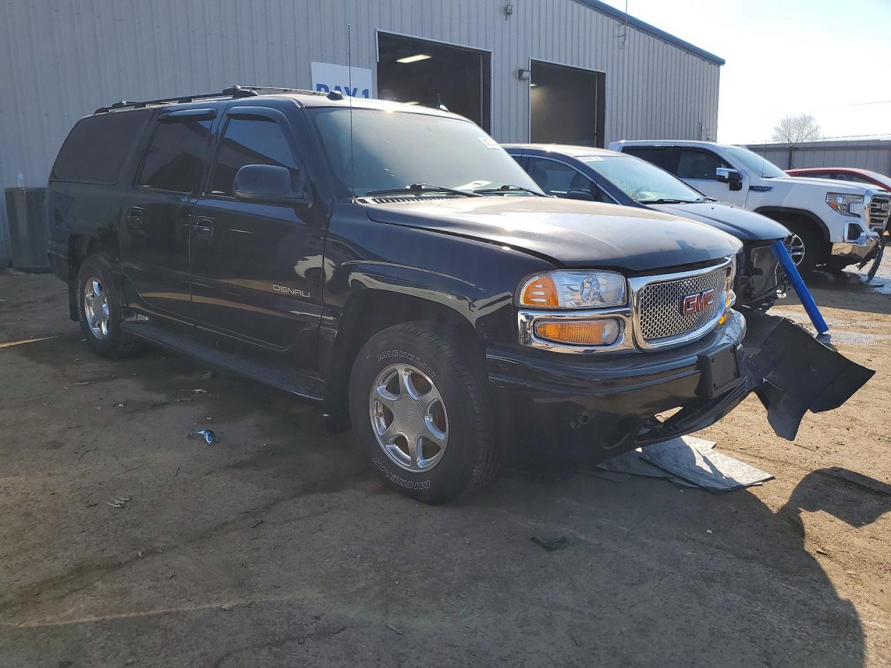 2005 GMC Yukon VIN 1GKFK66U35J212186 photo 4