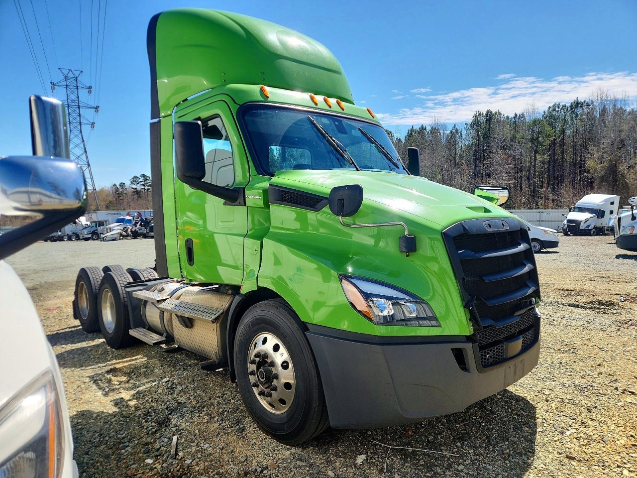 2020 FREIGHTLINER All models VIN 1FUJHTDV7LLLC2050 photo 1