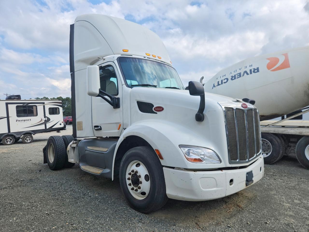 2017 PETERBILT All models VIN 1XPBA48X7HD428844 photo 1