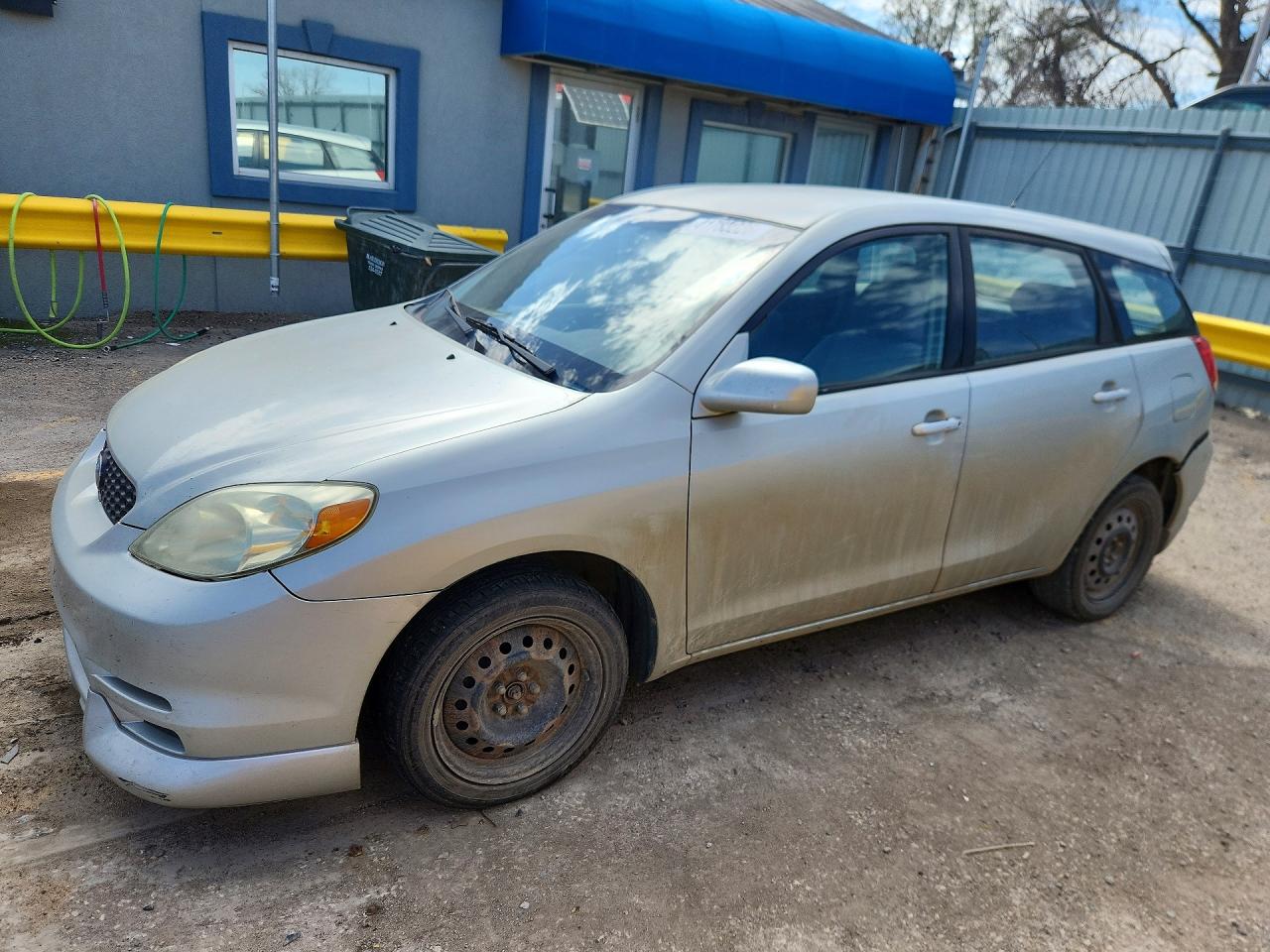 2004 Toyota Matrix VIN 2T1KR32E74C183806 photo 1
