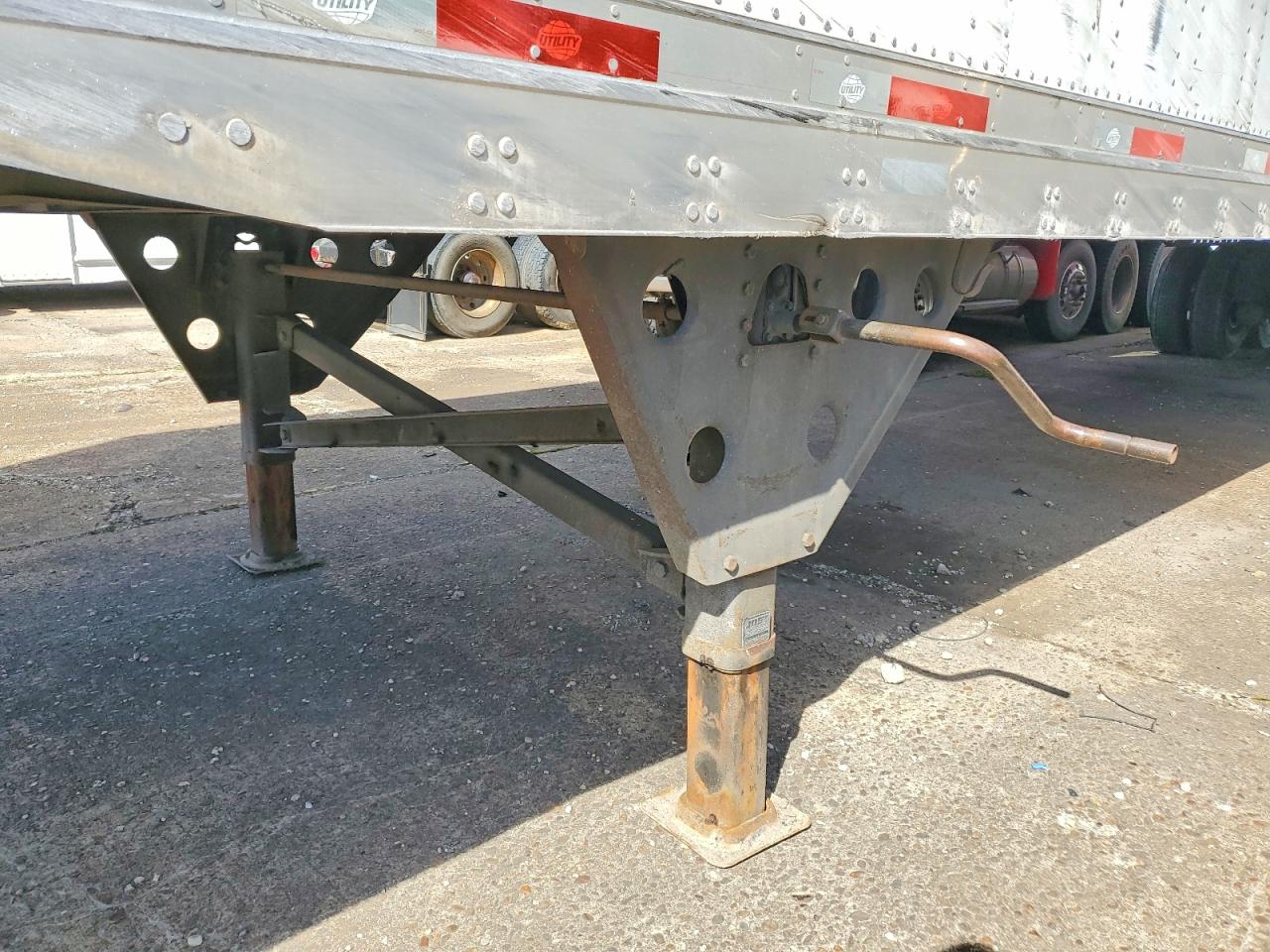 2017 UTILITY All models VIN 1UYVS2530H7083108 photo 8