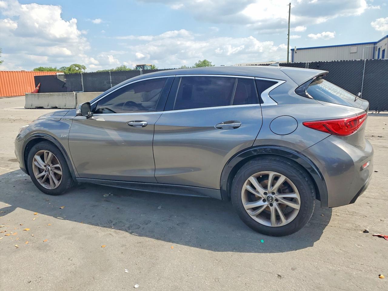 2017 Infiniti Qx30 VIN SJKCH5CP4HA035395 photo 2