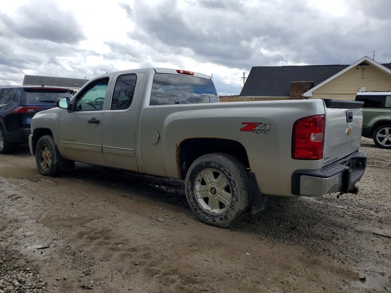2011 CHEVROLET All models VIN 1GCRKSE35BZ235556 photo 2