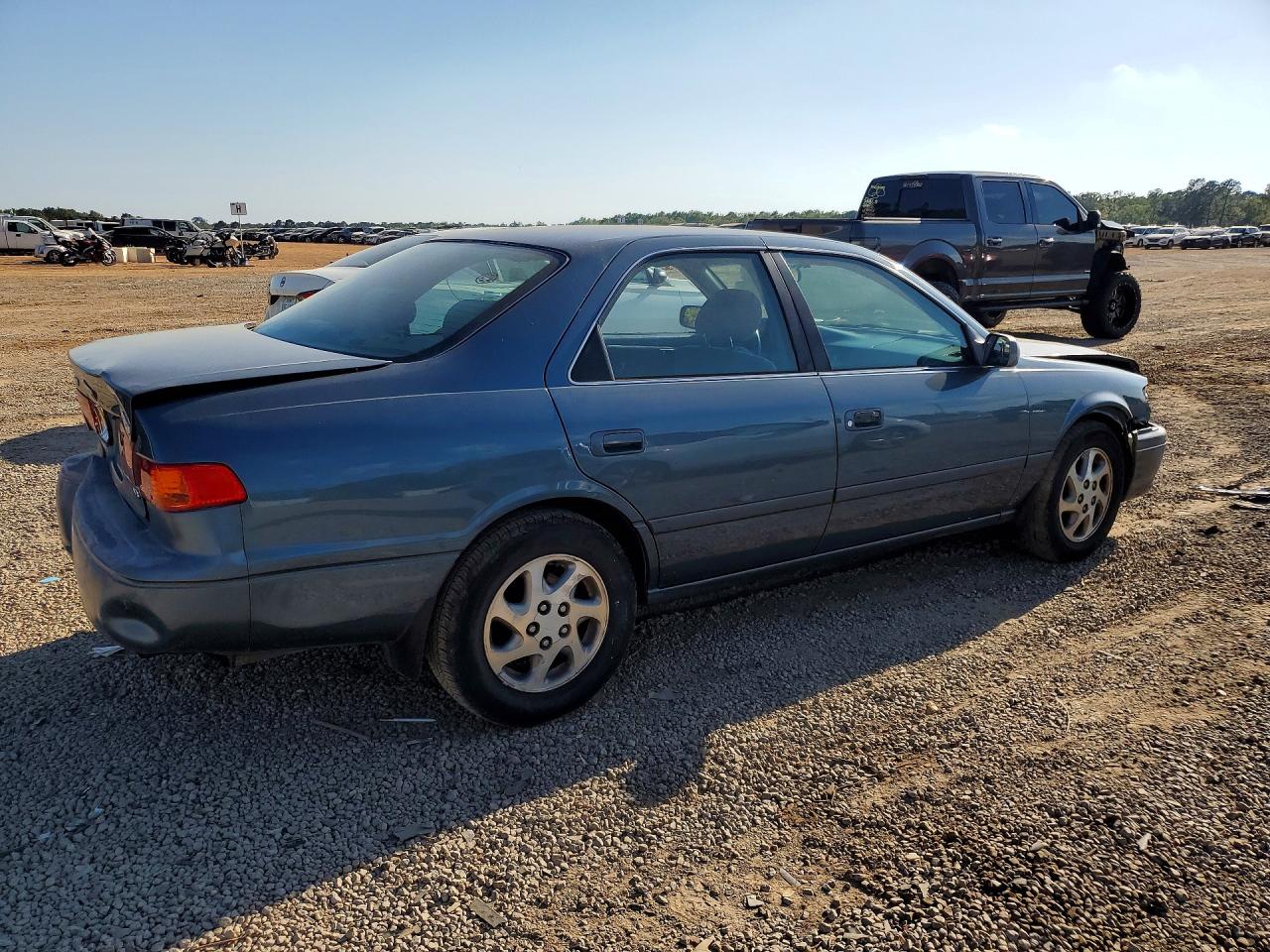2001 TOYT Camry VIN 4T1BF22K91U970808 photo 3