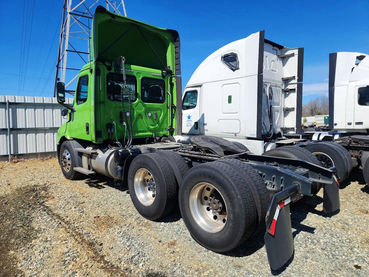 2020 FREIGHTLINER All models VIN 1FUJHTDV7LLLC2050 photo 3